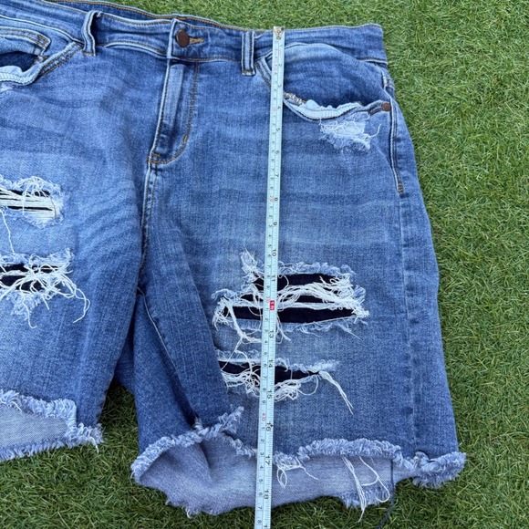 Judy Blue Denim Shorts Womens 3XL Distressed Frayed Hem Jean Plus Size - Picture 8 of 9